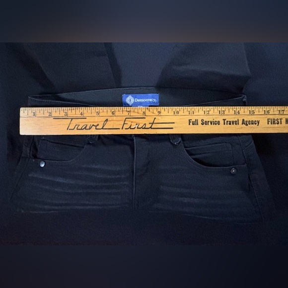 Democracy “Ab”solution Women’s Black Jeans Sz 4 Petite/ Distressed Front - Picture 8 of 9